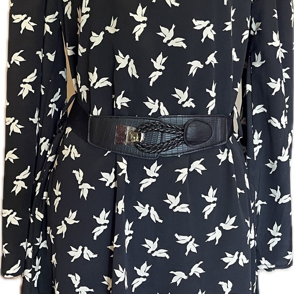 Elegant ad:hoc Dress with Belt Medium - Picture 9 of 10